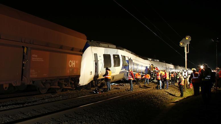 Τουλάχιστον 20 τραυματίες από σύγκρουση τρένου με φορτηγό στη Γερμανία