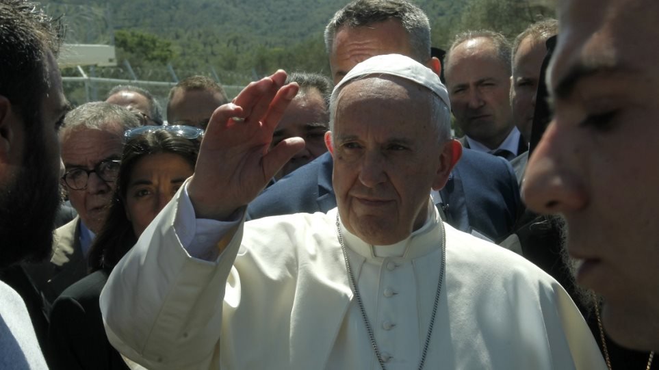 Ο πάπας Φραγκίσκος δώρισε 100.000 ευρώ για τους πρόσφυγες και τους μετανάστες στη Λέσβο