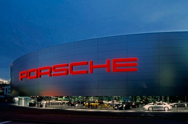 Έρευνα εισαγγελέων στα γραφεία της Porsche για υπόθεση διαφθοράς