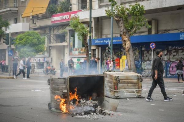 ΕΚΤΑΚΤΟ: Επεισόδια στο κέντρο της Αθήνας στην πορεία για τον Κουφοντίνα