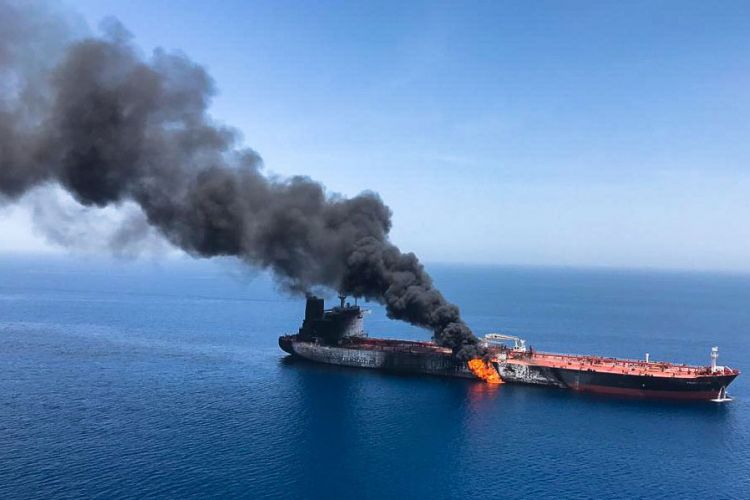 Παγκόσμια ανησυχία για τις εκρήξεις στα δεξαμενόπλοια του Ομάν