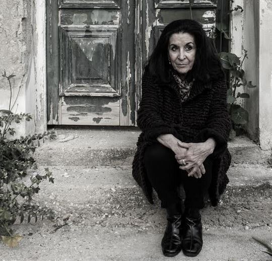 «Ξένες Πόρτες»: Άγνωστο κείμενο του Μάνου Ελευθερίου στο θέατρο με την Νένα Μεντή