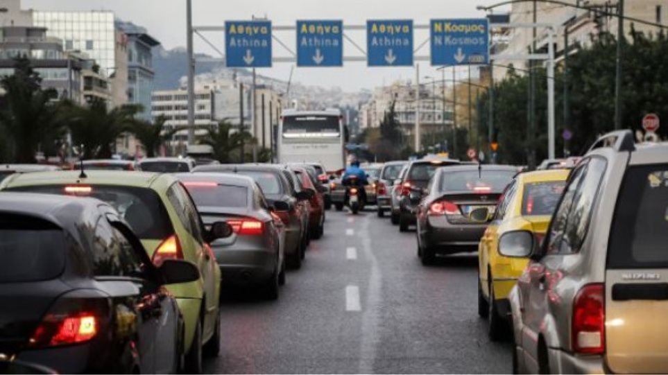 Κυκλοφοριακό χάος: Στο «κόκκινο» η Συγγρού - Δείτε την κίνηση στους δρόμους