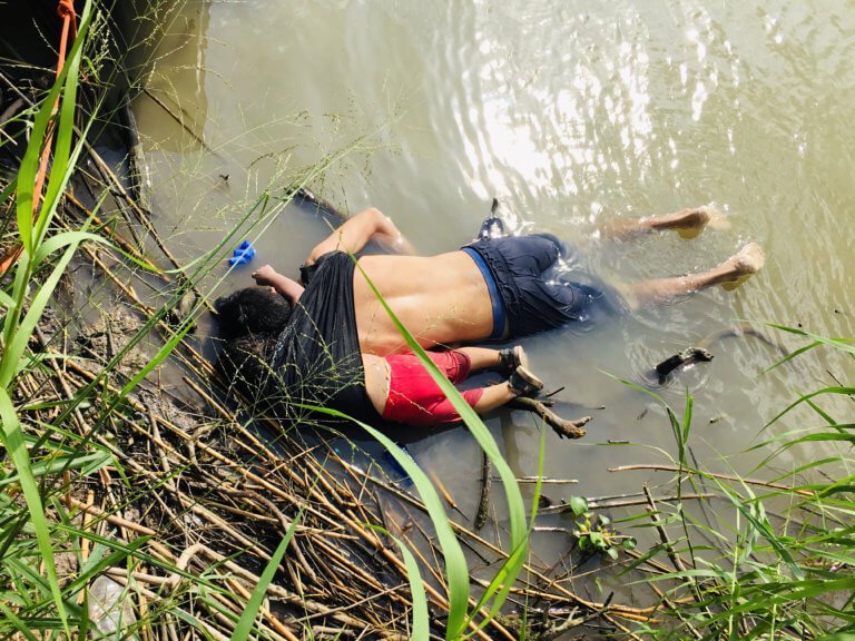 Μεταναστευτικό - Πατέρας και κόρη πνίγηκαν αγκαλιασμένοι