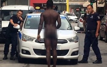 Πρωτοφανές! Γυμνός άντρας σταμάτησε μπροστά σε περιπολικό στη Λάρισα!(photo)