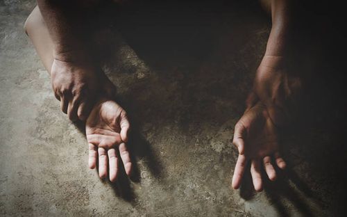Τρία ανήλικα αδέρφια θύματα βιασμού από 70χρονο