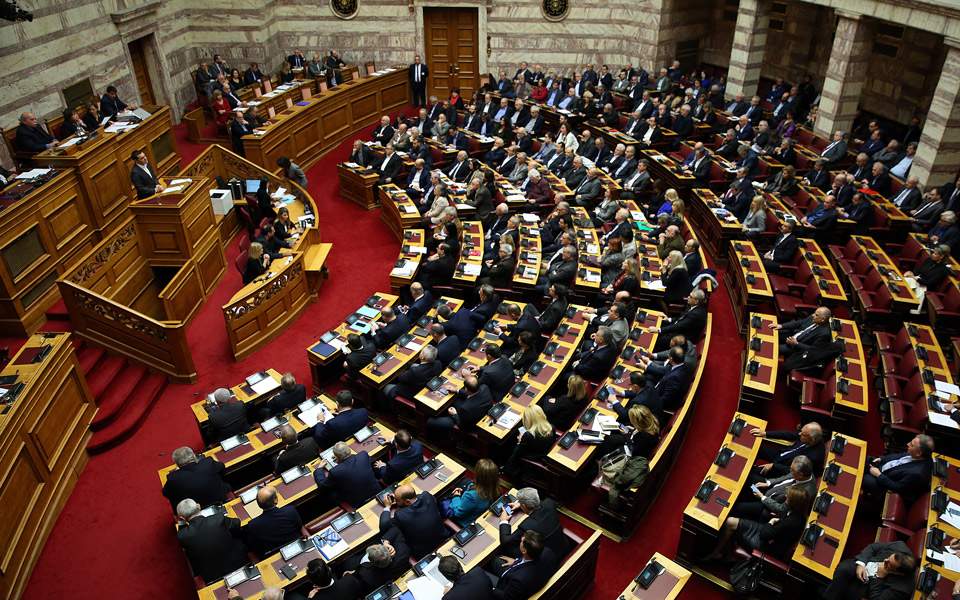 Βουλή: Κατατέθηκε η τροπολογία για την μη μείωση του αφορολόγητου