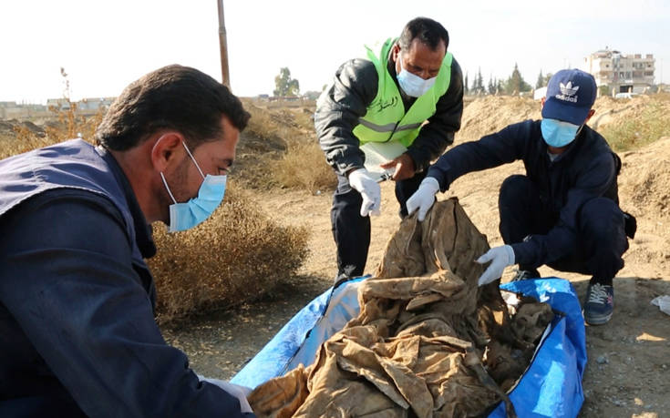 Φρικιαστική ανακάλυψη στη Ράκα - Βρέθηκαν 200 πτώματα σε ομαδικό τάφο