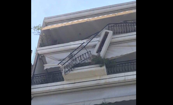 Σεισμός στην Αθήνα: Έπεσε μπαλκόνι! Προκλήθηκαν ζημιές σε σπίτια (photo)