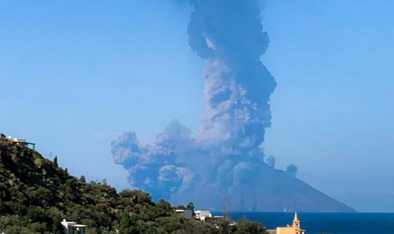 Ιταλία: Εκρηξη στο ηφαίστειο Στρόμπολι - Ένας νεκρός τουρίστας