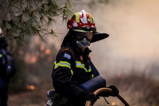 Τρεις διαφορετικές πυρκαγιές στη Σαλαμίνα - Εντολή εκκένωσης του Κέντρου Υγείας