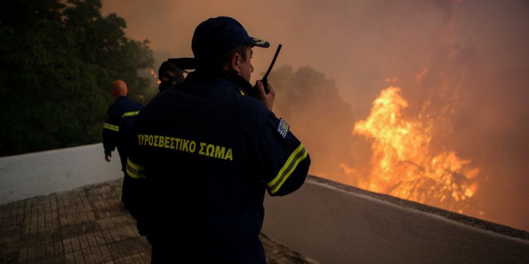 Συναγερμός στα Κύθηρα: Καίγεται δάσος, ενίσχυσε τις δυνάμεις της η Πυροσβεστική – Και εναέρια μέσα στη μάχη