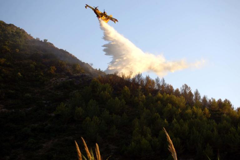 Καλύτερη η εικόνα της φωτιάς στο Άγιον Όρος – Μαίνεται στην Κόνιτσα Ιωαννίνων