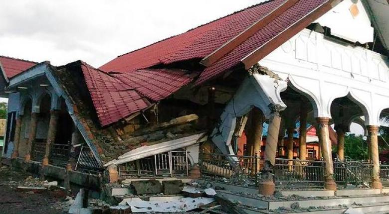 Τουλάχιστον πέντε νεκροί από τον ισχυρό σεισμό στην Ινδονησία