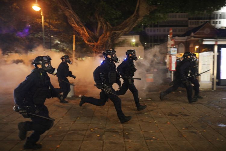 Πυροβολισμοί αστυνομίας στο Χονγκ Κονγκ προς το πλήθος!