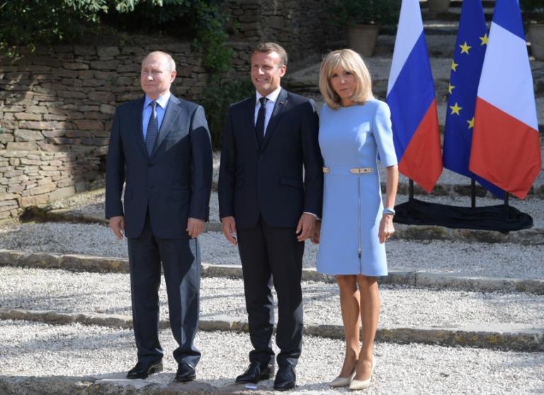 Brigitte Macron: Πρώτη επίσημη εμφάνιση μετά την πλαστική στο πρόσωπο!