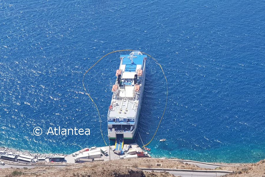 Σαντορίνη: Προσέκρουσε επιβατηγό πλοίο σε βραχονησίδα