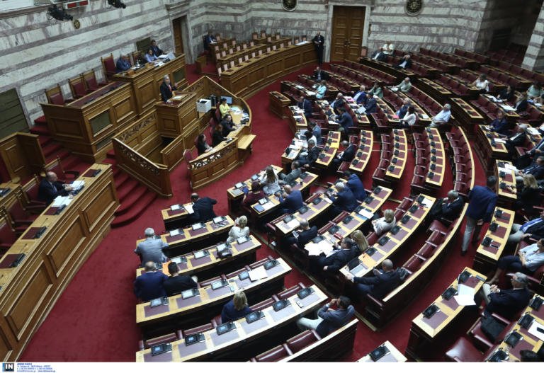 Υπερψηφίστηκε το νομοσχέδιο για τα διπλώματα οδήγησης – Καταψήφισαν ΣΥΡΙΖΑ και ΚΙΝΑΛ