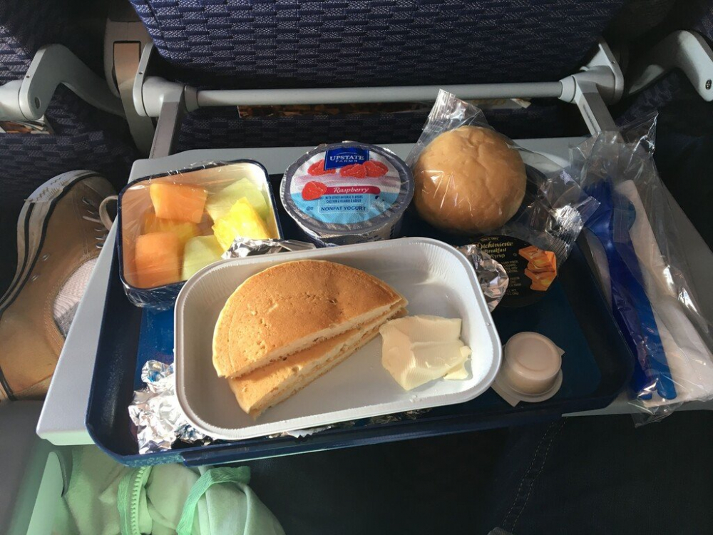 Να γιατί το φαγητό στο αεροπλάνο σπάνια είναι νόστιμο!(Video)