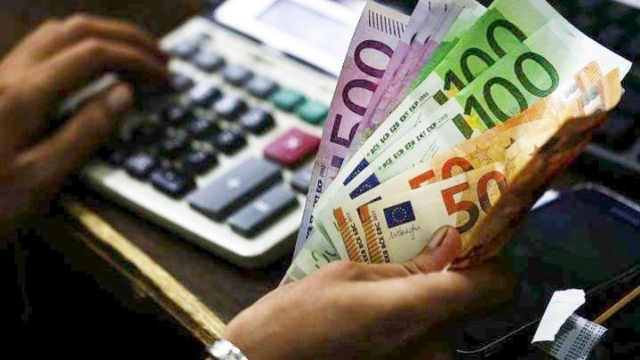 Συντάξεις: Ποιοι παίρνουν 300€ αύξηση και ποιοι αναδρομικά 2.080€