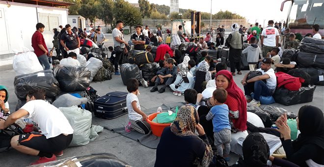 Μεταφέρονται οι μετανάστες από Λέσβο σε Θεσσαλονίκη και Κιλκίς