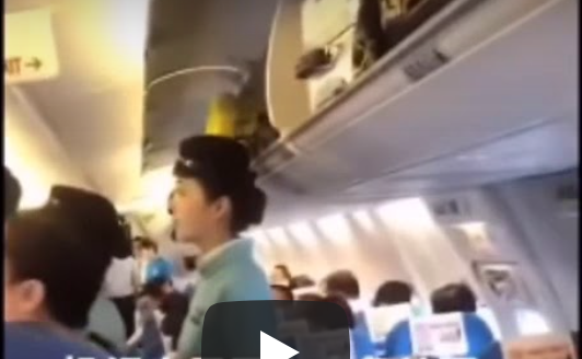 Απίστευτο- Γυναίκα άνοιξε την πόρτα αεροπλάνου για να πάρει αέρα (Video)!