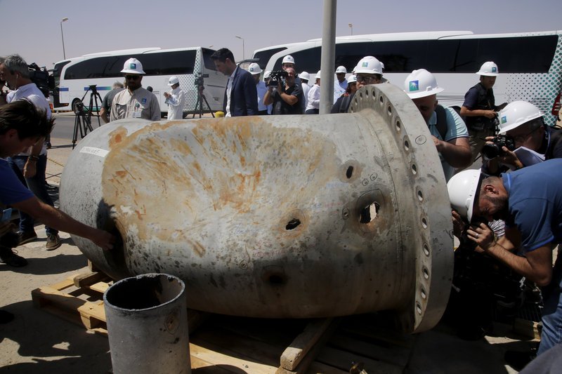 Η Σαουδική Αραβία δείχνει στα ΜΜΕ τις κατεστραμμένες από την επίθεση πετρελαϊκές εγκαταστάσεις