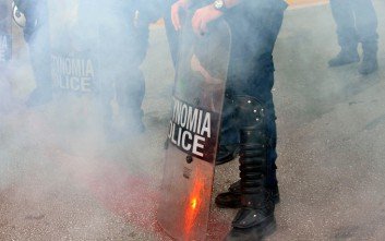Επίθεση χούλιγκαν σε αστυνομικούς μετά το ματς ΑΕΚ ΠΑΟΚ