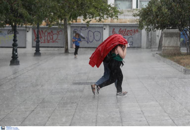 Meteo: Επιδείνωση του καιρού με καταιγίδες, ενίσχυση των βοριάδων και πτώση της θερμοκρασίας (Δορυφόρος)