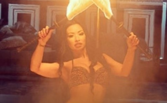 Πανικός σε Strip Club: Χορεύτρια έβαλε καταλάθος φωτιά και έτρεχαν όλοι πανικόβλητοι! (φωτο, βίντεο)