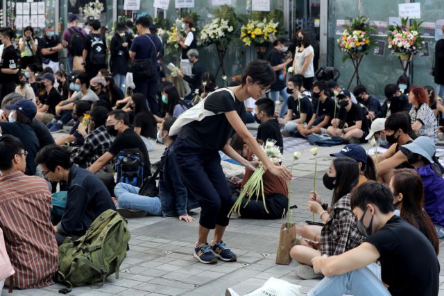 Χονγκ Κονγκ : Συνεχίζονται οι διαμαρτυρίες μέσα και έξω από τη Βουλή