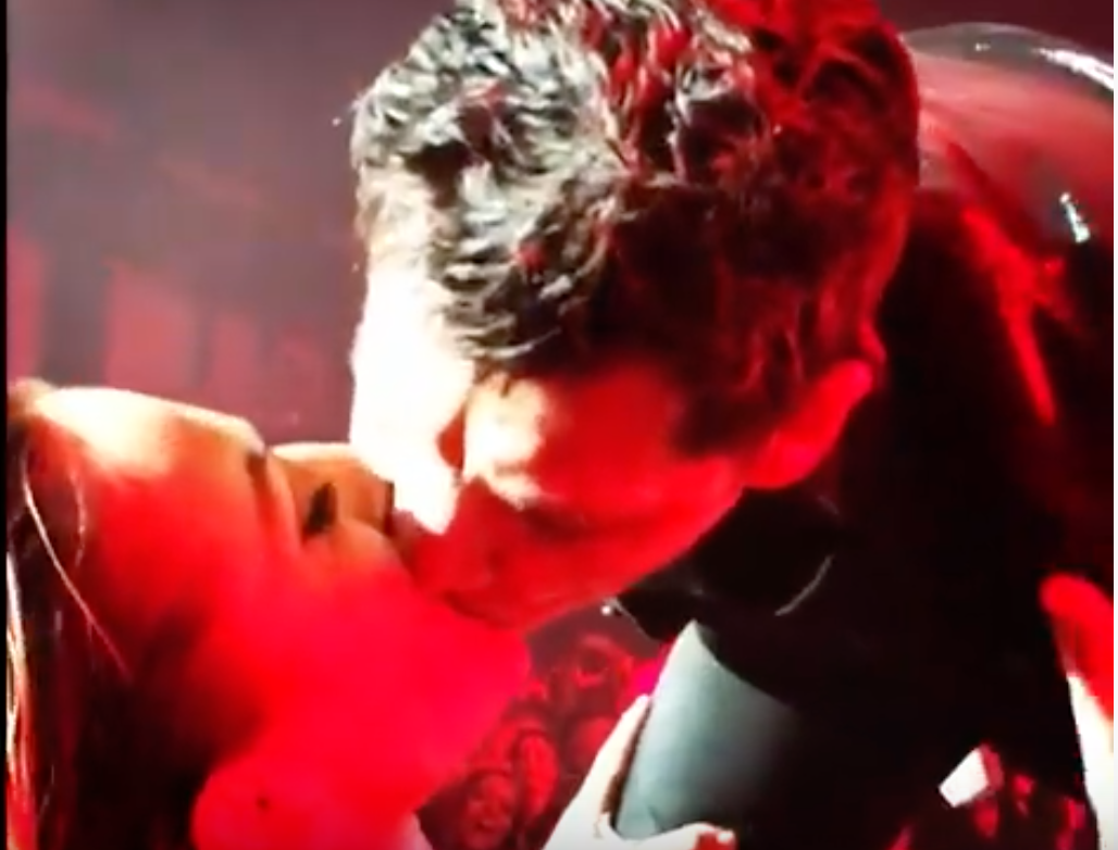 Αυτό είναι φιλί - Δείτε πώς τον φιλά η Ζυγούλη σε βίντεο, στην πρεμιέρα του Ρουβά!