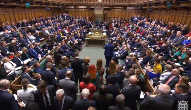 Brexit: Θρίλερ μέσα στη Βουλή, διαδηλωτές "πολιορκούν" κατά του Τζόνσον