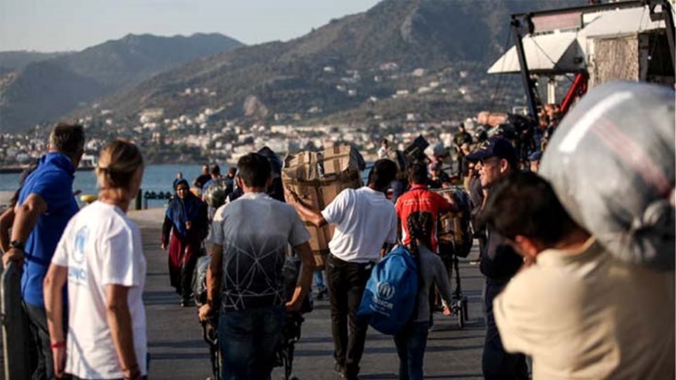 Στο λιμάνι του Πειραιά το πλοίο «Διαγόρας» με 38 μετανάστες και πρόσφυγες από Μυτιλήνη και Χίο