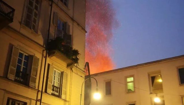 Στις φλόγες το ιστορικό Καβαλερίτσα Ρεάλε του Τορίνο!