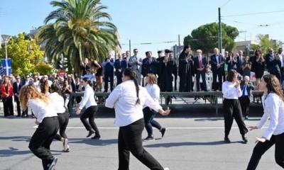 Νέα Φιλαδέλφεια: Μαθήτριες διακωμώδησαν την παρέλαση κάνοντας βηματισμό αλά Monty Python