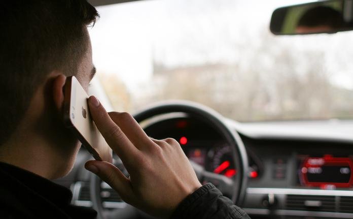Η χρήση κινητού κατά την οδήγηση πρώτη αιτία των τροχαίων ατυχημάτων