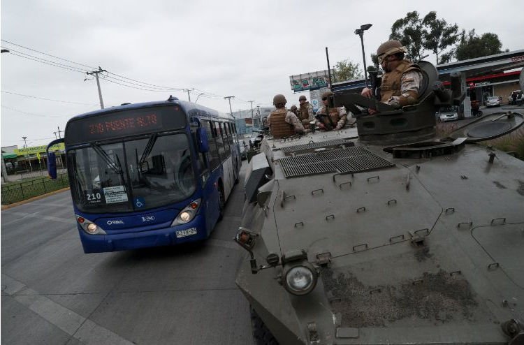 Το απόλυτο χάος στη Χιλή - Στρατιωτικός νόμος και τρόμος (Video)