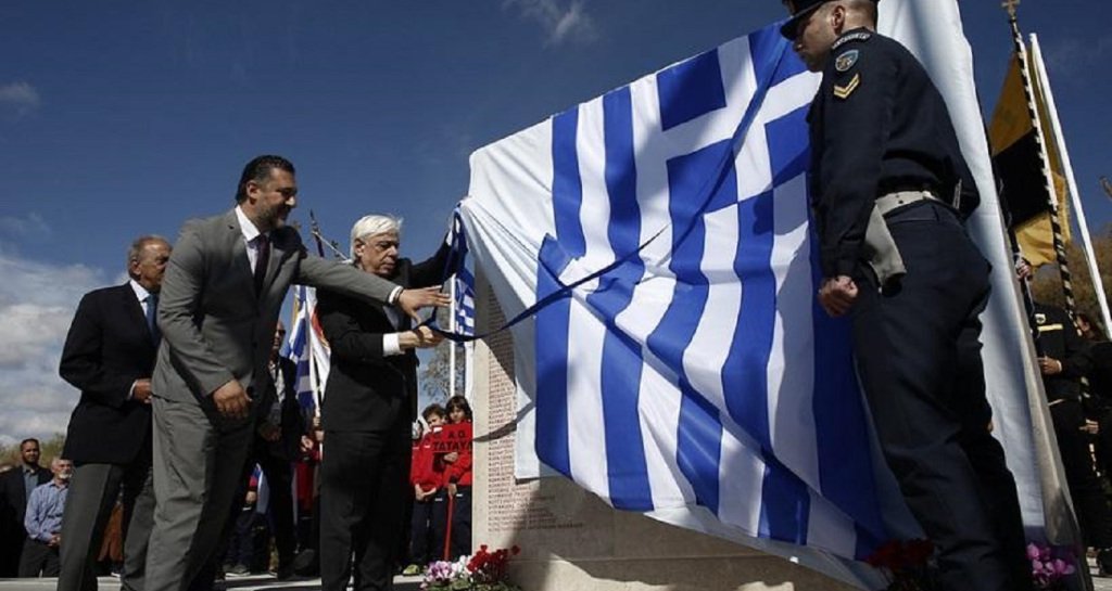 Ο ΠτΔ Προκόπης Παυλόπουλος κατά τα αποκαλυπτήρια του μνημείου για τους 196 εφέδρους (βίντεο)