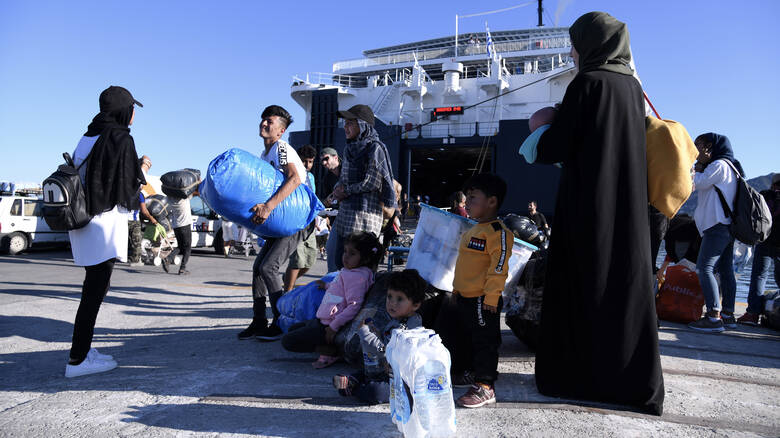 Στον Πειραιά άλλοι 370 πρόσφυγες από νησιά το Αιγαίου