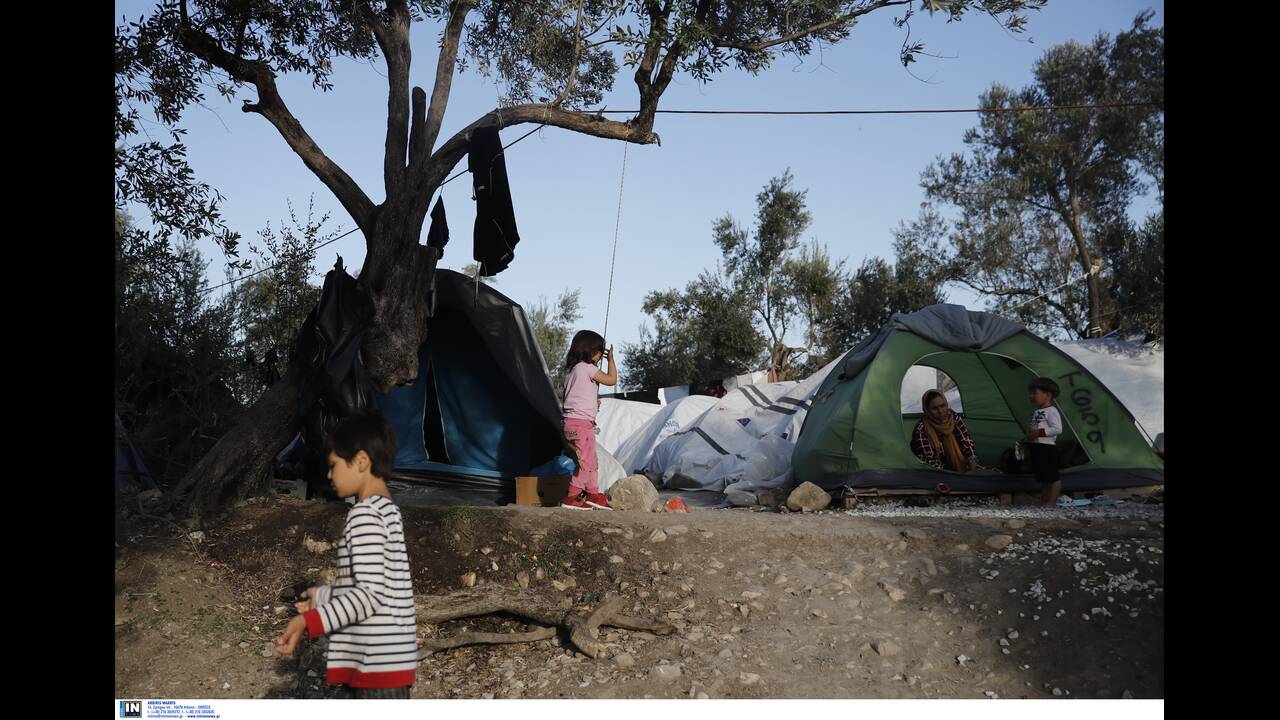 Στο λιμάνι του Πειραιά έφτασαν εκατοντάδες πρόσφυγες από Μυτιλήνη και Χίο