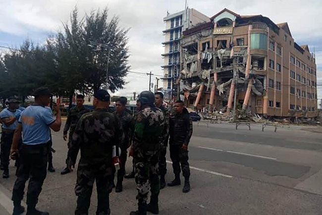 Σε 21 ανήλθαν οι νεκροί από τους δύο σεισμούς που σημειώθηκαν στις Φιλιππίνες
