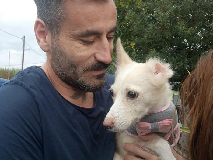 Συγκίνηση - Φωτογραφίες του Μαυρίδη με το κακοποιημένο σκυλάκι που υιοθέτησε