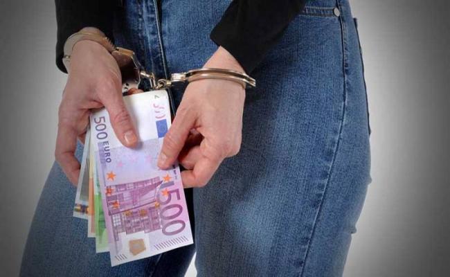 Προϊστάμενη τράπεζας έκλεψε 1,8 εκατ. ευρώ από πελάτες