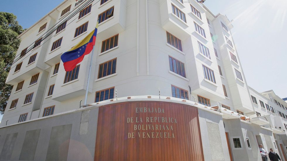 Βολιβία : Ενοπλοι κουκουλοφόροι εισέβαλαν στην πρεσβεία της Βενεζουέλα