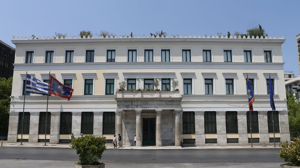 Ανακαινίζει 320 διαμερίσματα για αιτούντες με άσυλο ο δήμος Αθηναίων