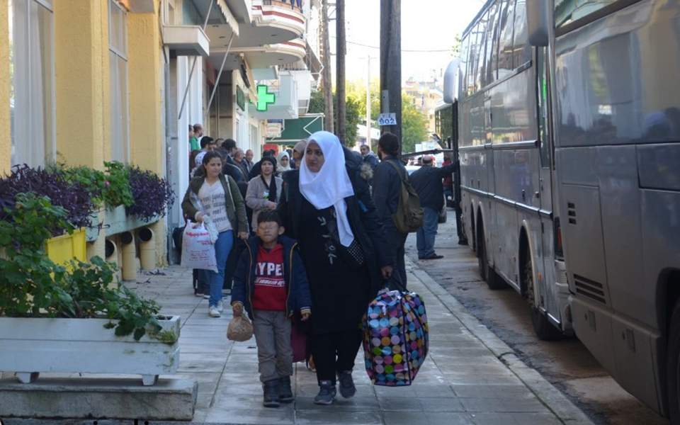«Απροειδοποίητη» μετεγκατάσταση προσφύγων σε ξενοδοχείο της Σπάρτης (Φώτο - Video)