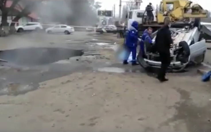 Τραγικός θάνατος στη Ρωσία: Άνοιξε κρατήρας και έπεσαν με το αμάξι σε καυτό νερό (Video)