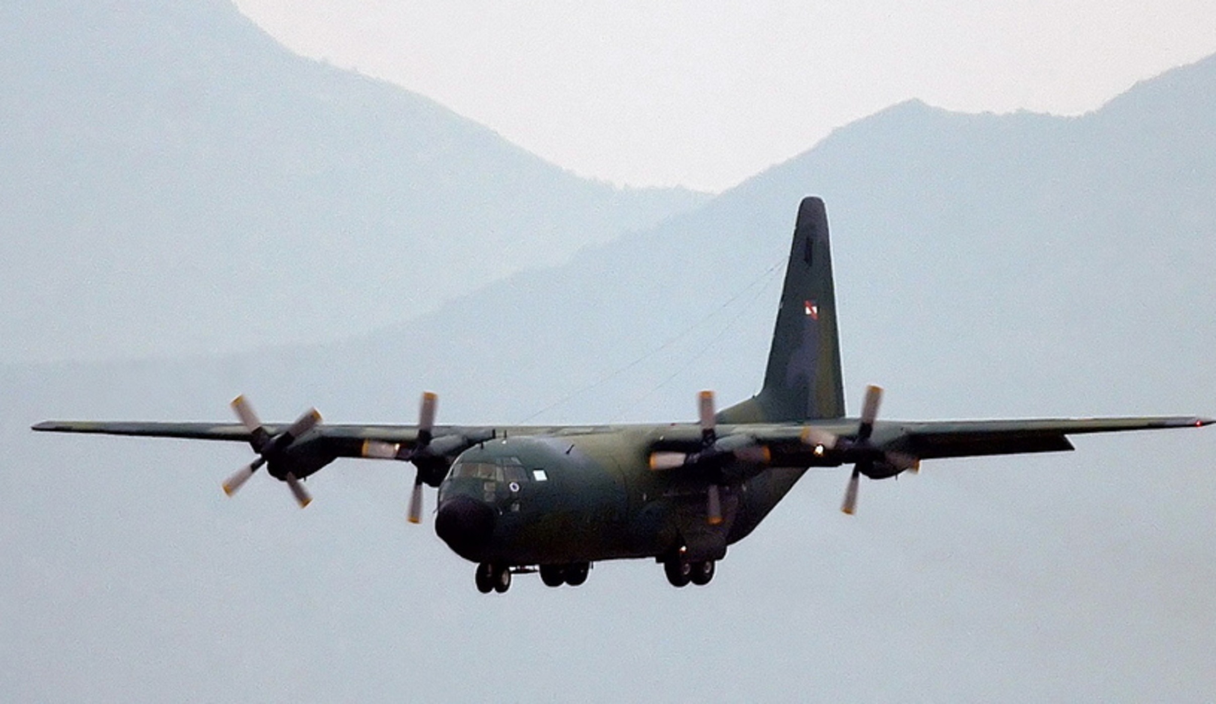Εντοπίστηκαν συντρίμμια του C-130 που είχε εξαφανιστεί