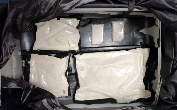 Έκρυψαν στον πάτο της βαλίτσας 9 κιλά ηρωίνης